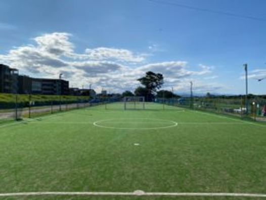 昼のグラウンド