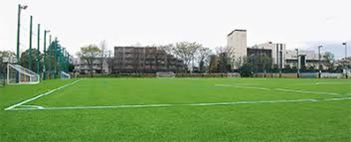 昼のグラウンド